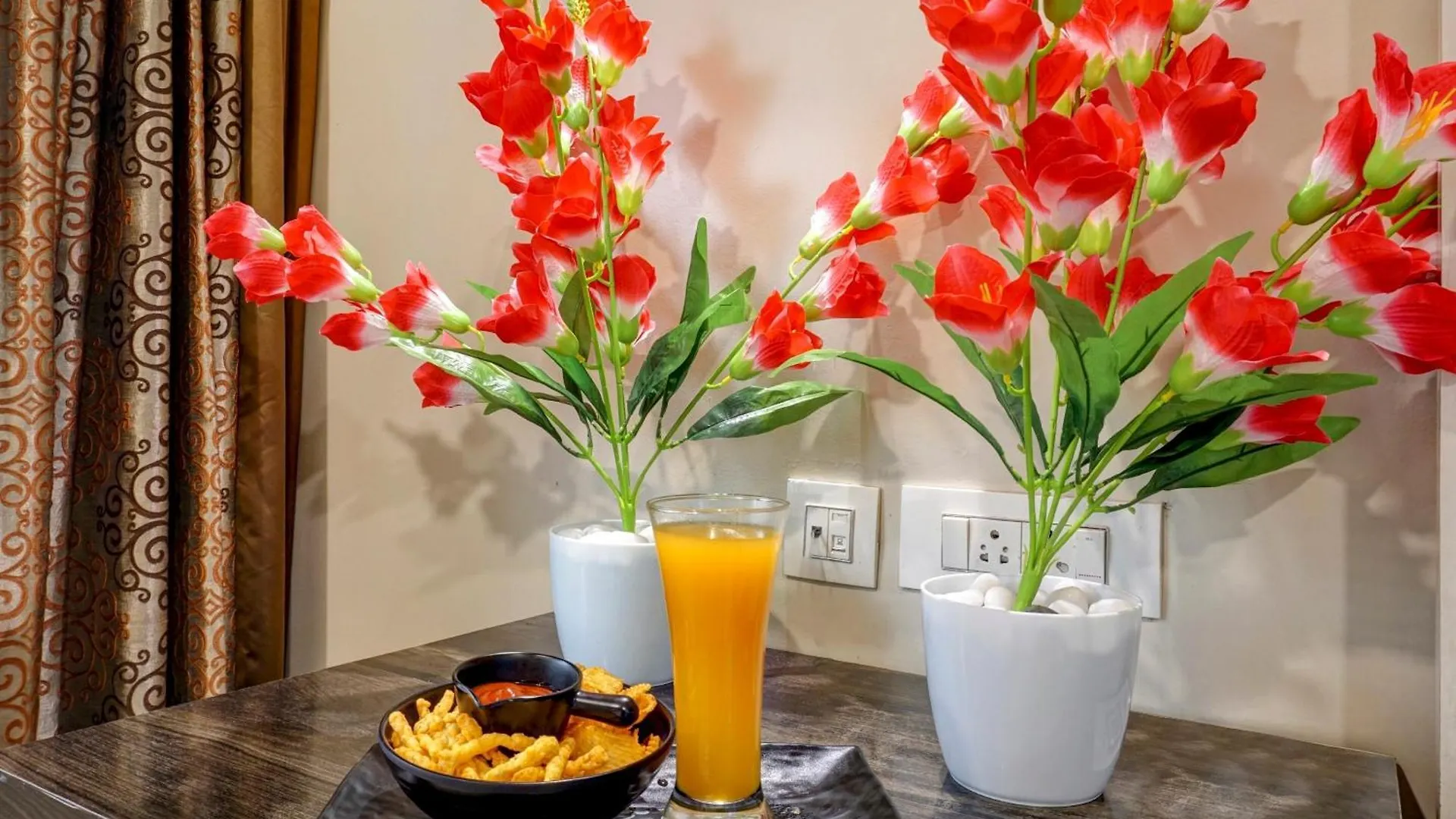 Hotel The Caves A Family Hotel Near Igi Airport New Delhi 4*,